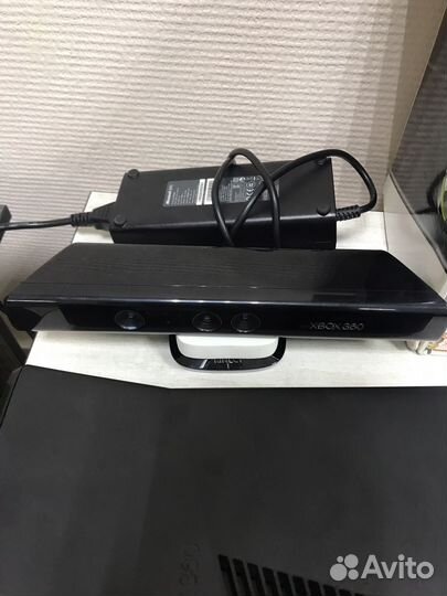 Xbox 360 S, 250GB, kinnect, диски, игры