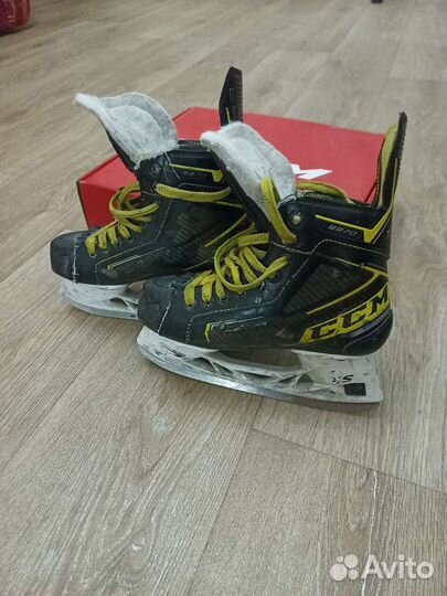 Коньки хоккейные профессиональные
