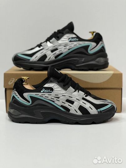 Кроссовки asics