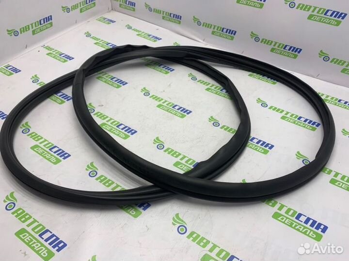 Уплотнитель кузова двери передний Mazda 3Bp