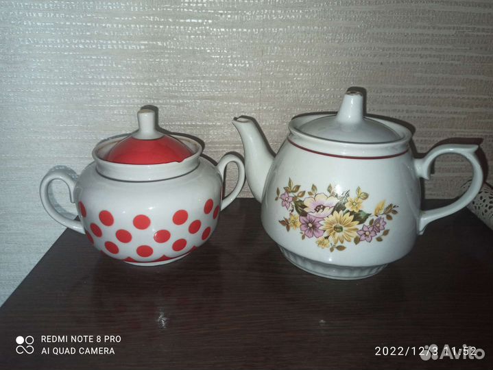Заварочный чайник и сахарница