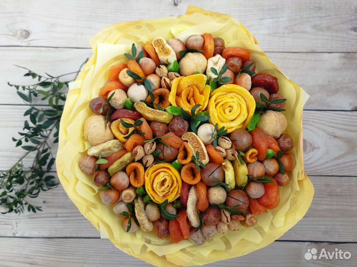 Съедобные букеты из сухофруктов и орехов на заказ