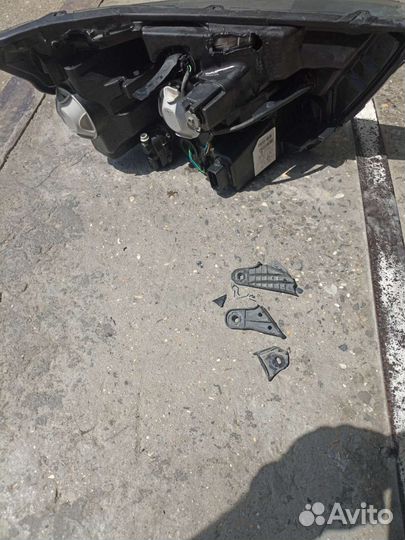 Передняя левая фара vesta