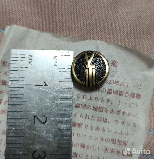 Значок из Японии
