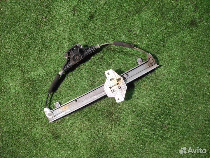 Стеклоподъемник задний правый Kia Rio 3 седан 1.4