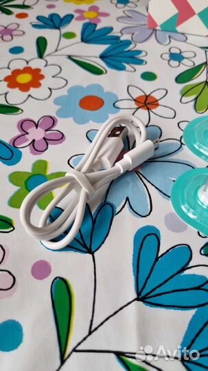 Электрическая зубная щетка. Новая