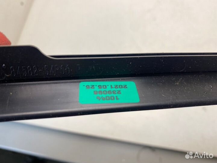 Накладка стекла задняя правая Suzuki Vitara 3