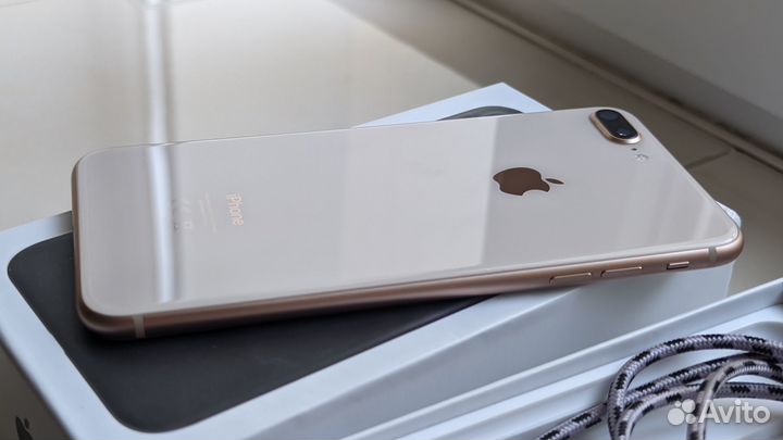 iPhone 8 plus в отличном состоянии