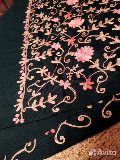 Палантин. Шерсть. Вышивка