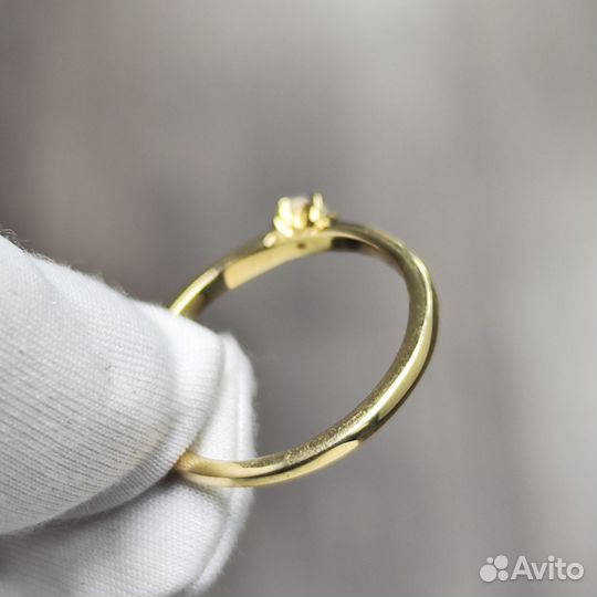 Золотое кольцо с бриллиантом 0.12ct