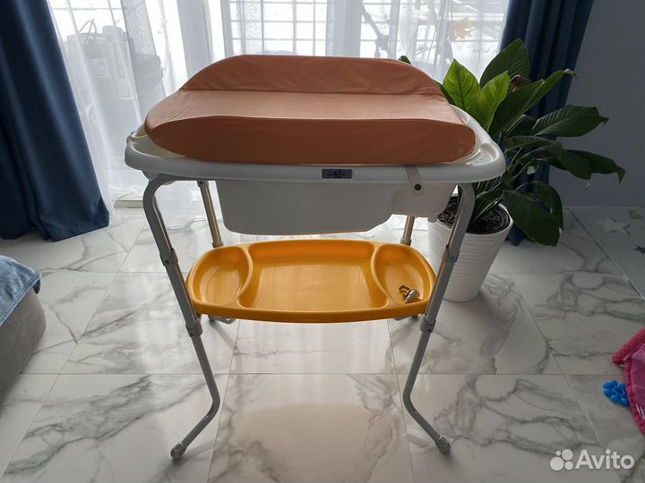 Ванночка и пеленалтный столик 2в1