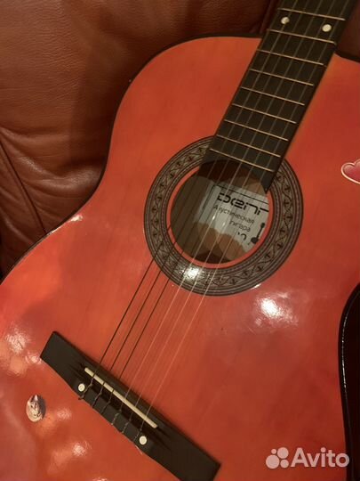 Акустическая гитара