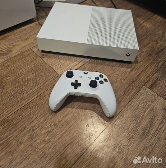 Xbox One s 1tb с играми