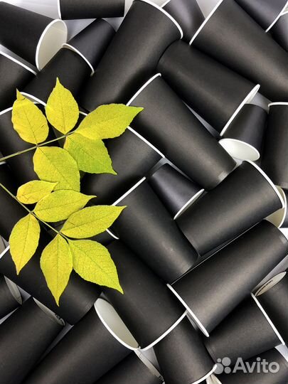 Черные бумажные стаканы