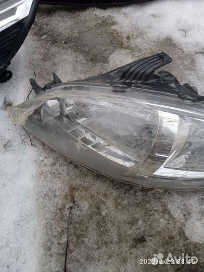 Фара на легковой авто