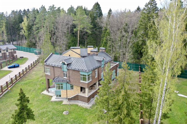 Коттедж 770 м² на участке 28 сот.