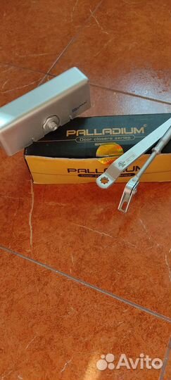 Доводчик дверной palladium