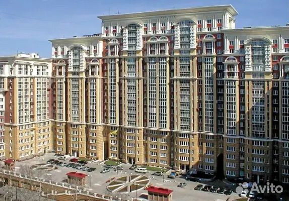 Консьерж в подъезде