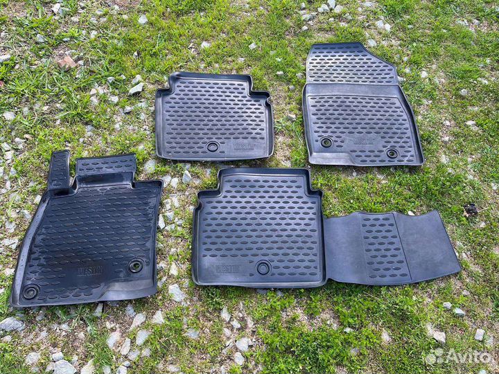 Автомобильные коврики резиновые