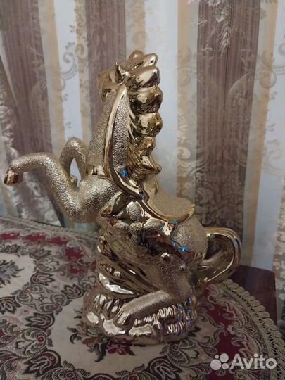 Статуэтка конь и петух в золотом