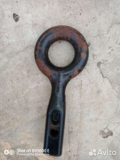 Буксировочный крюк