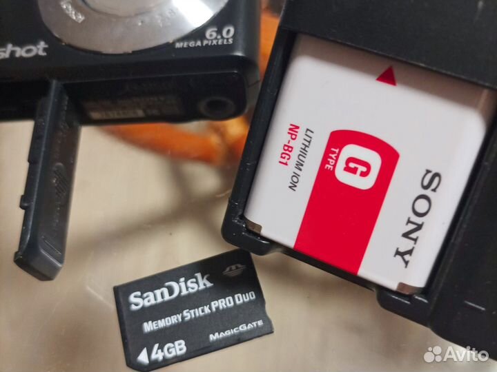 Цифровой фотоаппарат Sony DCS-W40