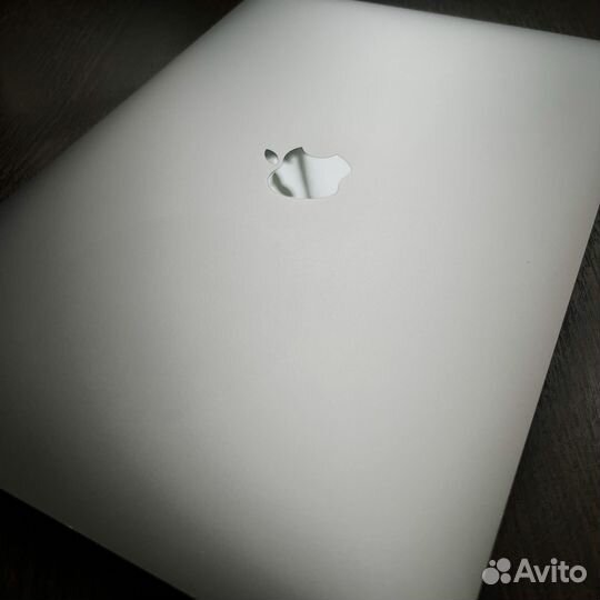 MacBook Air 13 2020 8/256/i3 473 цикла