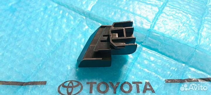 Кронштейн Тойота Хайлендер под фонарем левый 10-13
