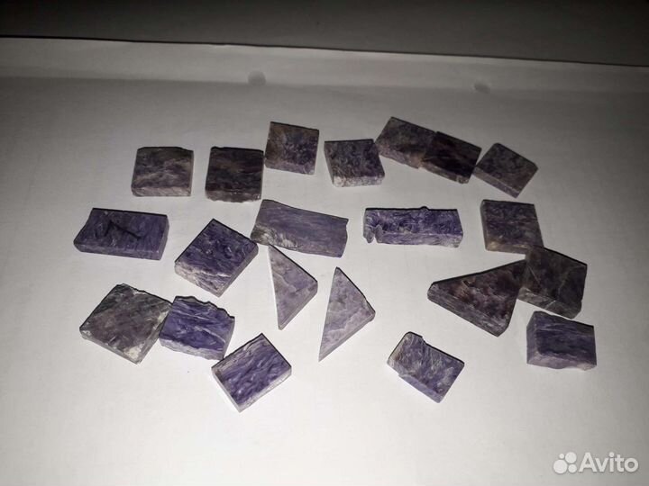 Чароит. Кусочки чароита. Квадратики чароита