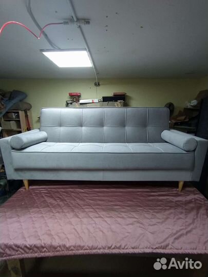 Диван в скандинавском стиле