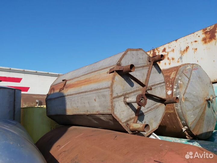 Емкость нержавеющая 2.5м3 4