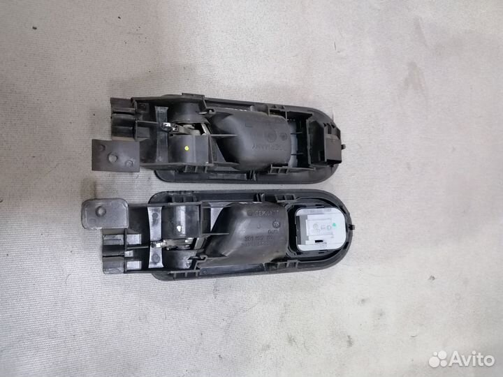 Ручка двери внутр.перед.правая VW Passat B5
