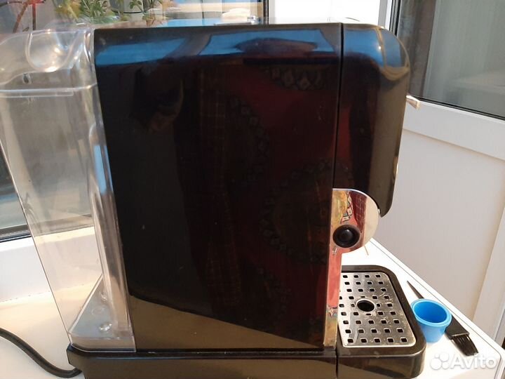 Две капсульные кофемашины Squesito Tower и Pretty