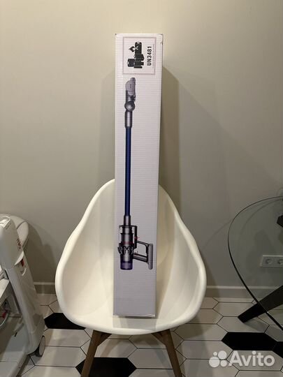 Коробка от Dyson v11 absolute pro