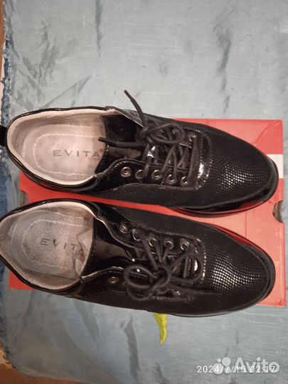 Кроссовки женские из натуральной кожи