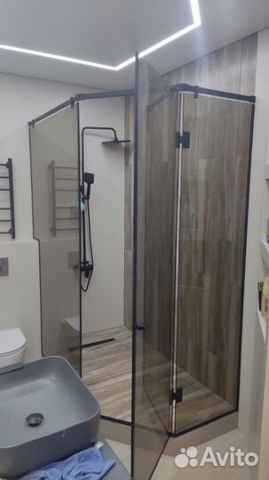 Стеклянные душевые перегородки на заказ из каленно