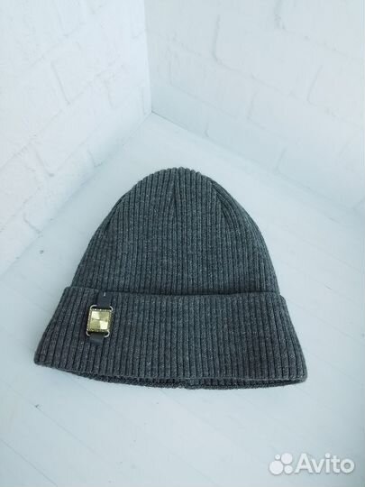 Женская серая шапка на флисе