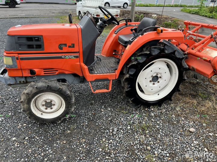 Мини-трактор Kubota GT3, 2009