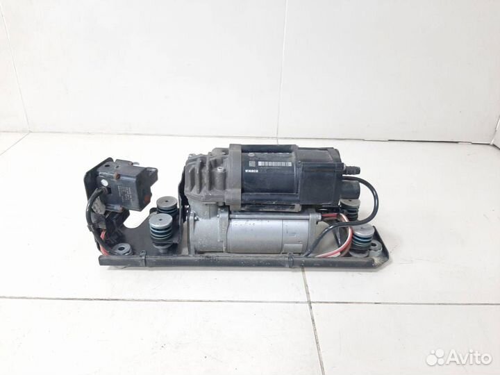 Компрессор пневматической подвески BMW 7-Series F0