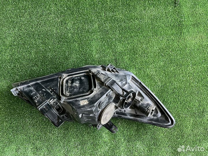 Передняя левая фара Ford Focus 2