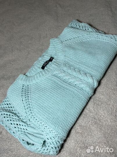 Вязаный свитер женский