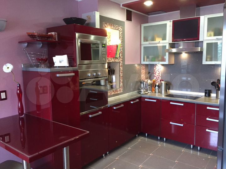 3-к. квартира, 117 м², 2/10 эт.