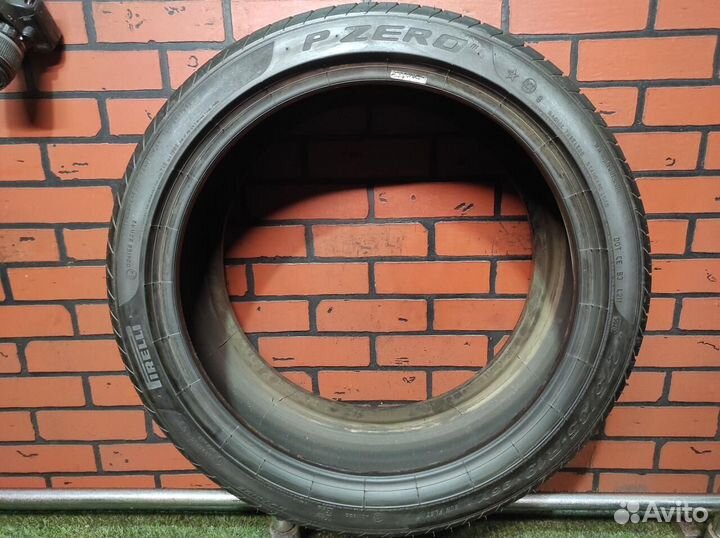 Pirelli P Zero 275/35 R19 96Y