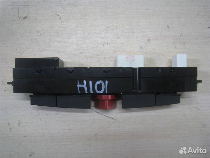 Кнопка аварийной сигнализации KIA ceed (ED) 2011
