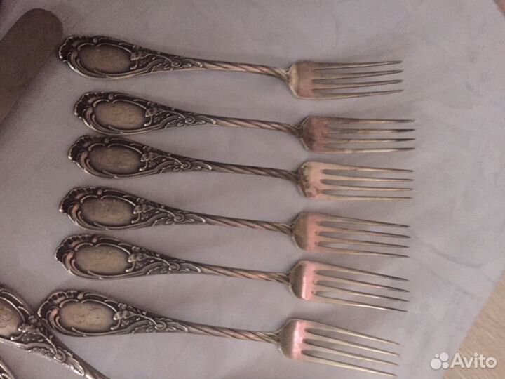Старинный набор,столовых приборов.Вилки,ложки,ножи
