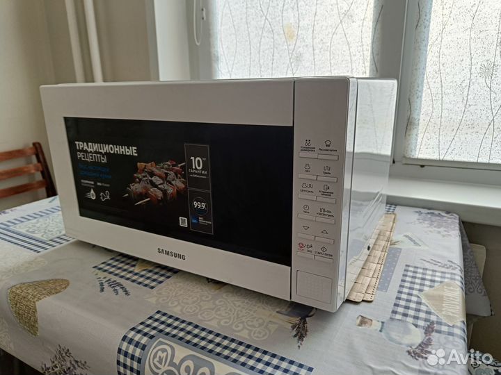 Микроволновая печь Samsung GE88SUW/BW