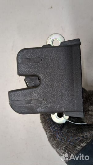 Замок багажника Volkswagen Scirocco 2008