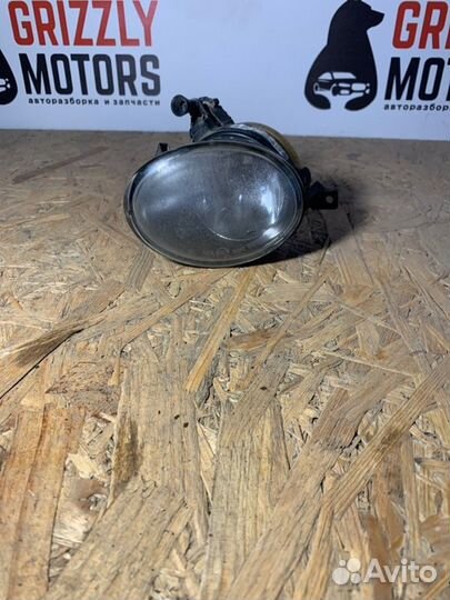 Фонарь противотуманный правый Volkswagen Golf A6