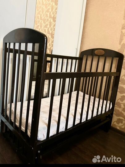 Детская кроватка с маятником бу