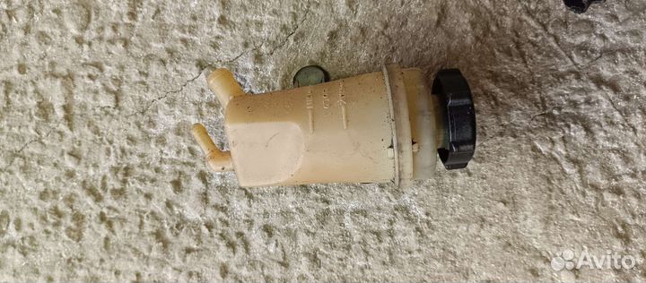 Бачок гура Ford Focus 1